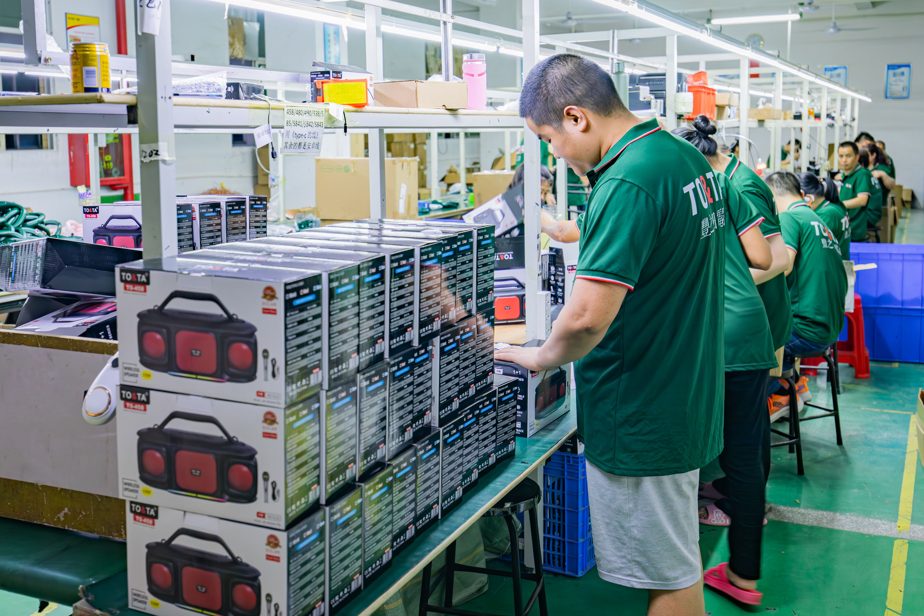 <span>packing of products</span>